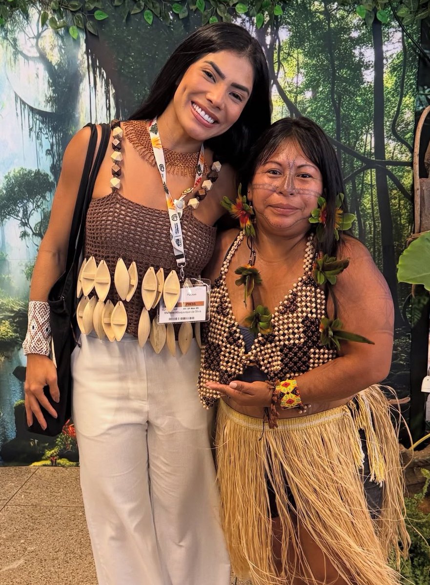 qgdamarcieleofc's tweet photo. Você sabia? @MarcieleAlb esteve presente nos 3 dias da COP30 🌎🍃
Em 2025, Belém do Pará recebeu o mundo pra debater o futuro do clima. A COP30 marcou os 10 anos do Acordo de Paris e lançou o Fundo Florestas Tropicais pra Sempre, premiando quem mantém a floresta em pé. Um marco pra Amazônia e pro planeta. 

No fio abaixo você vai ver toda a participação dela nesses 3 dias 🧵👇