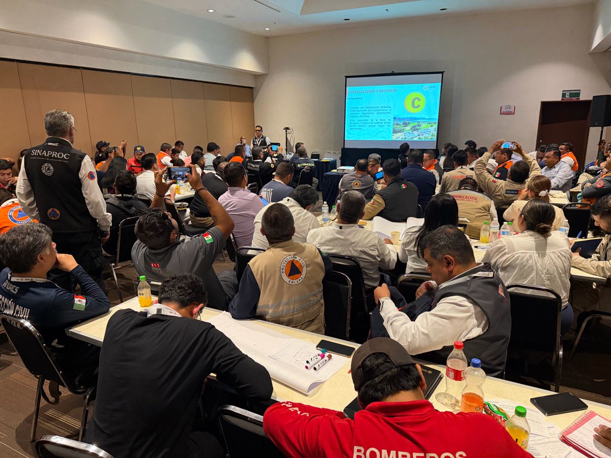 CNPC_MX's tweet image. La #CNPC de la @SSPCMexico imparte el curso “Sistema de Comando de Incidentes #SCI Nivel Básico”, dirigido a servidores públicos 👷‍♀️🧑🏻‍🚒⛑️ que se incorporan o desean reforzar sus conocimientos para la respuesta ante emergencias, con el fin de coordinar de manera unificada la