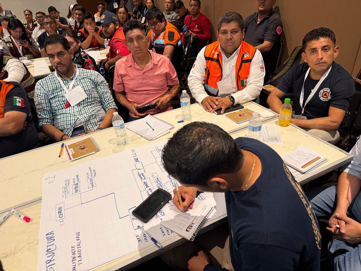 CNPC_MX's tweet image. La #CNPC de la @SSPCMexico imparte el curso “Sistema de Comando de Incidentes #SCI Nivel Básico”, dirigido a servidores públicos 👷‍♀️🧑🏻‍🚒⛑️ que se incorporan o desean reforzar sus conocimientos para la respuesta ante emergencias, con el fin de coordinar de manera unificada la