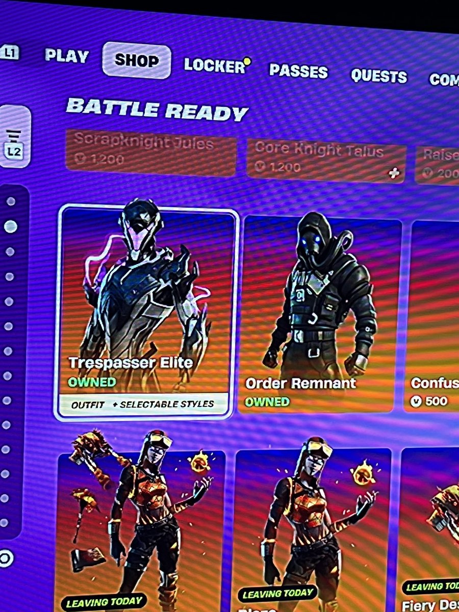 goldtrespasser's tweet photo. He’s back. But with no golden style. He better have one soon or so help me @EpicTofuChris and @Fortnite https://t.co/0q0aS0vRqs
