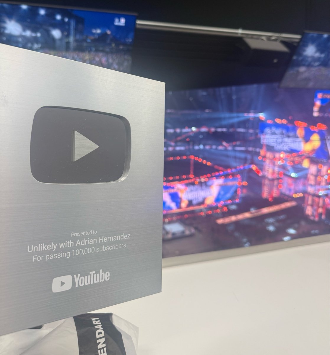 Adrian Hernandez tweet media