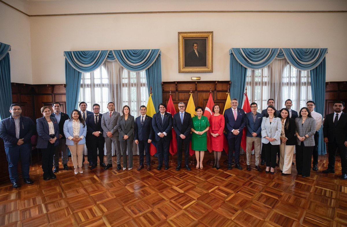 CancilleriaEc's tweet photo. Este Consejo, impulsado por el sector privado de ambos países, promoverá alianzas, comercio y transferencia de tecnología, e integrará a MIPYMES en cadenas de valor, consolidando una agenda estratégica en beneficio de los sectores productivos. https://t.co/yJrLJeWaUp