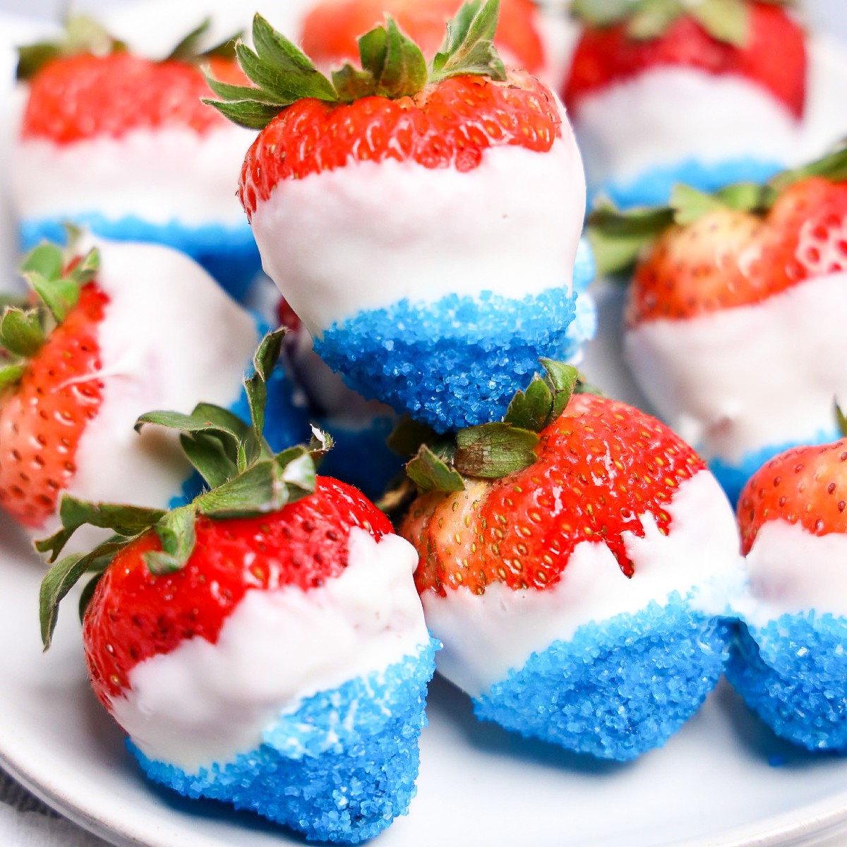 sassychopsticks's tweet image. These July 4th strawberries are an easy patriotic dessert with white chocolate and blue sugar crystals. Perfect for festive and easy treats.
sassychopsticks.com/july-4th-straw…
#recipes #foodlovers #strawberries