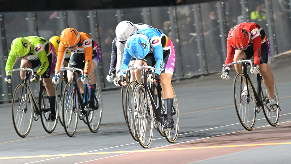 keirin_marche's tweet photo. 📺GⅠ #オールガールズクラシック 決勝をBSテレ東で生中継！

🗓️4/26(日) 20:00～
『本日開店！激うまキッチンカー選手権
～ガールズケイリン 第4回オールガールズクラシック（GⅠ）～』

同日16:00〜には、テレビ東京系列6局で事前番組も放送！

番組詳細⬇️
https://t.co/KO3l4o5aCG https://t.co/Frcusc4iA2