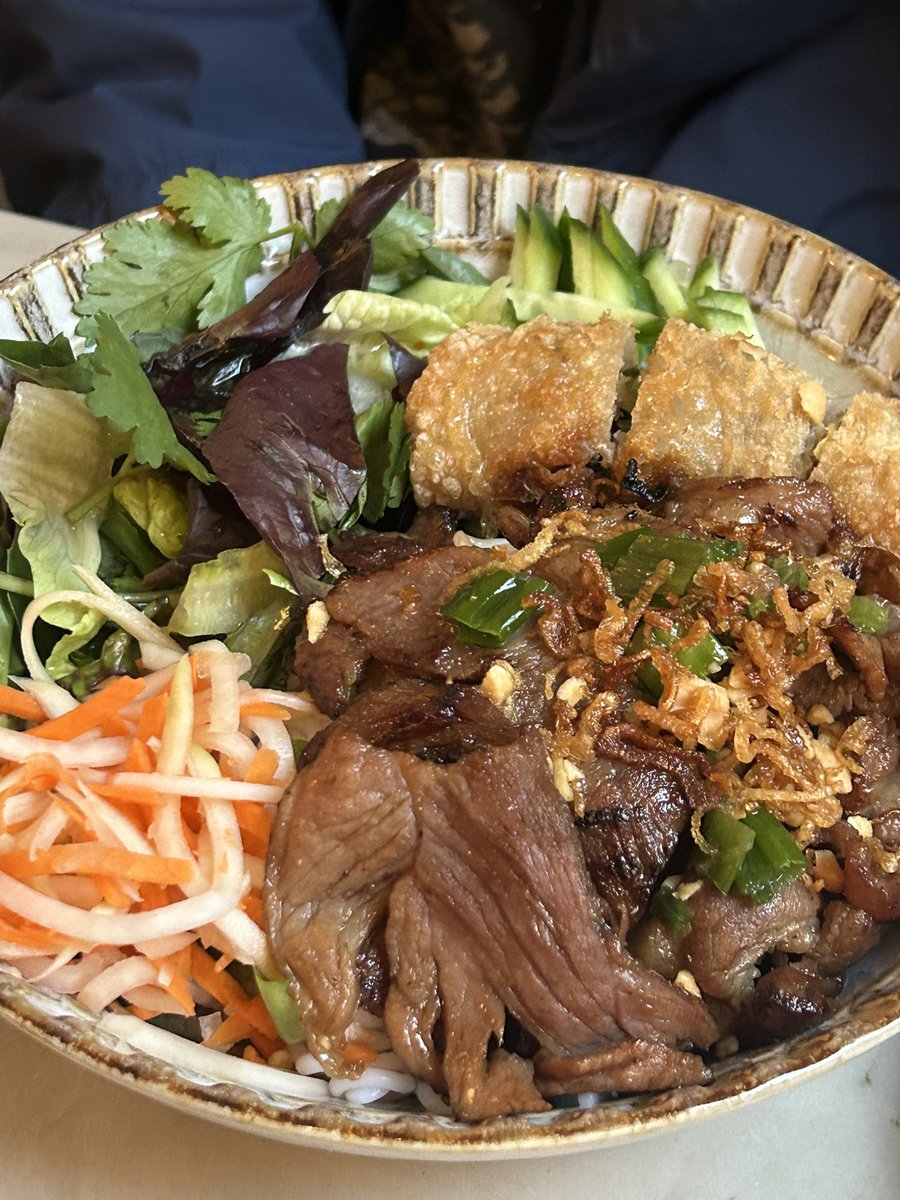 thyhighs's tweet photo. vietnamese dinner. #yeah https://t.co/Z9tDHQMlp8