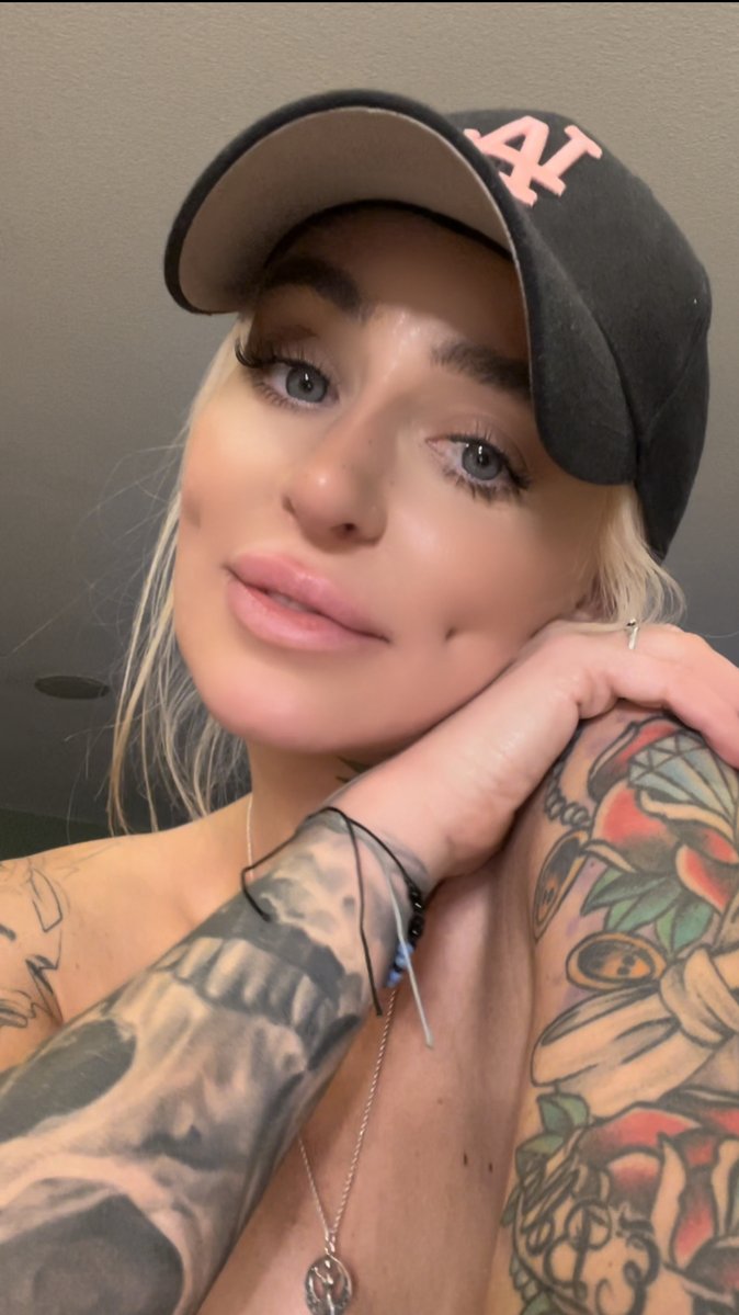 Ashley Wolf tweet media