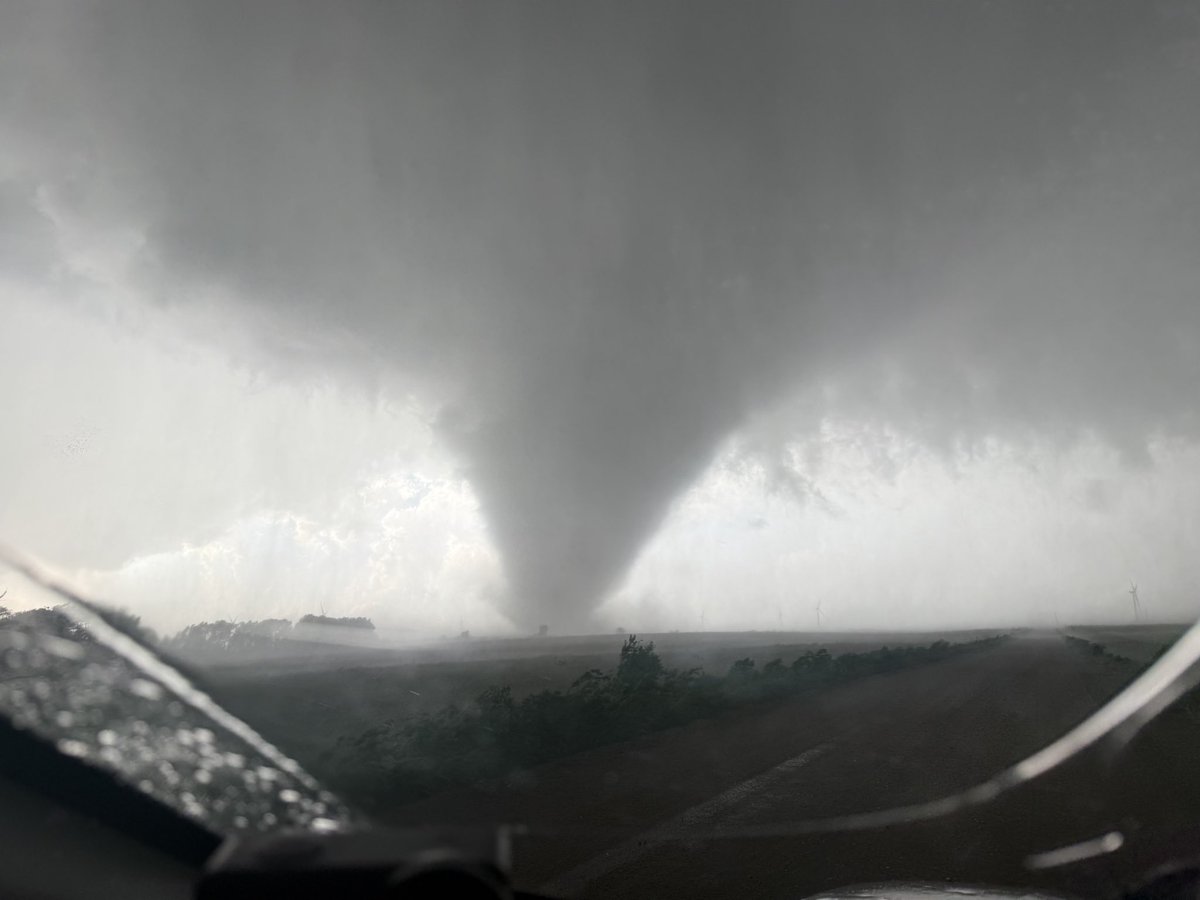 MesoMax919's tweet photo. Violent tornado near Braman, OK!!! https://t.co/l4wVlnm89Y