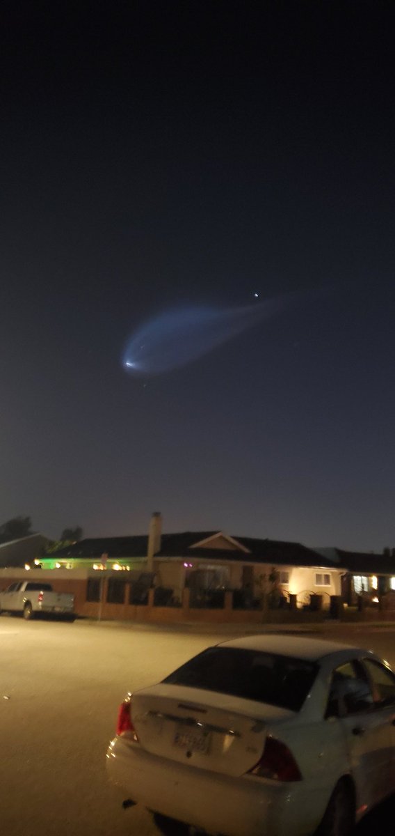 clarkmooreactor's tweet photo. The SpaceX Falcon 9 lighting up the California sky last night.
Fun fact: Falcon 9 rockets are designed to land themselves back on Earth after launch, something straight out of sci-fi, except it’s happening in real life.
Watching the future happen in real time.
#SpaceX #Falcon9 https://t.co/cFo9tVPwub