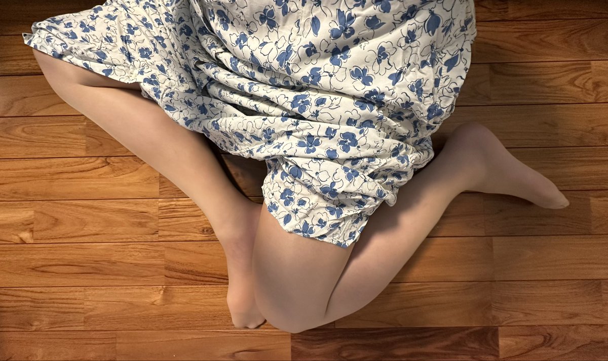 グンゼ　サブリナ✨
安定の履き心地と肌馴染み☺️
暑いときめ細かいからベタつくけど今日の陽気ならコレ🧡
楊柳ウェア早く来ないかな〜😚
#グンゼ
#ニュートラル
#ユニセックス
#クロスドレッサー
#フリースタイル
#メンズフリー
#脱固定観念
#自分が
#ストッキング