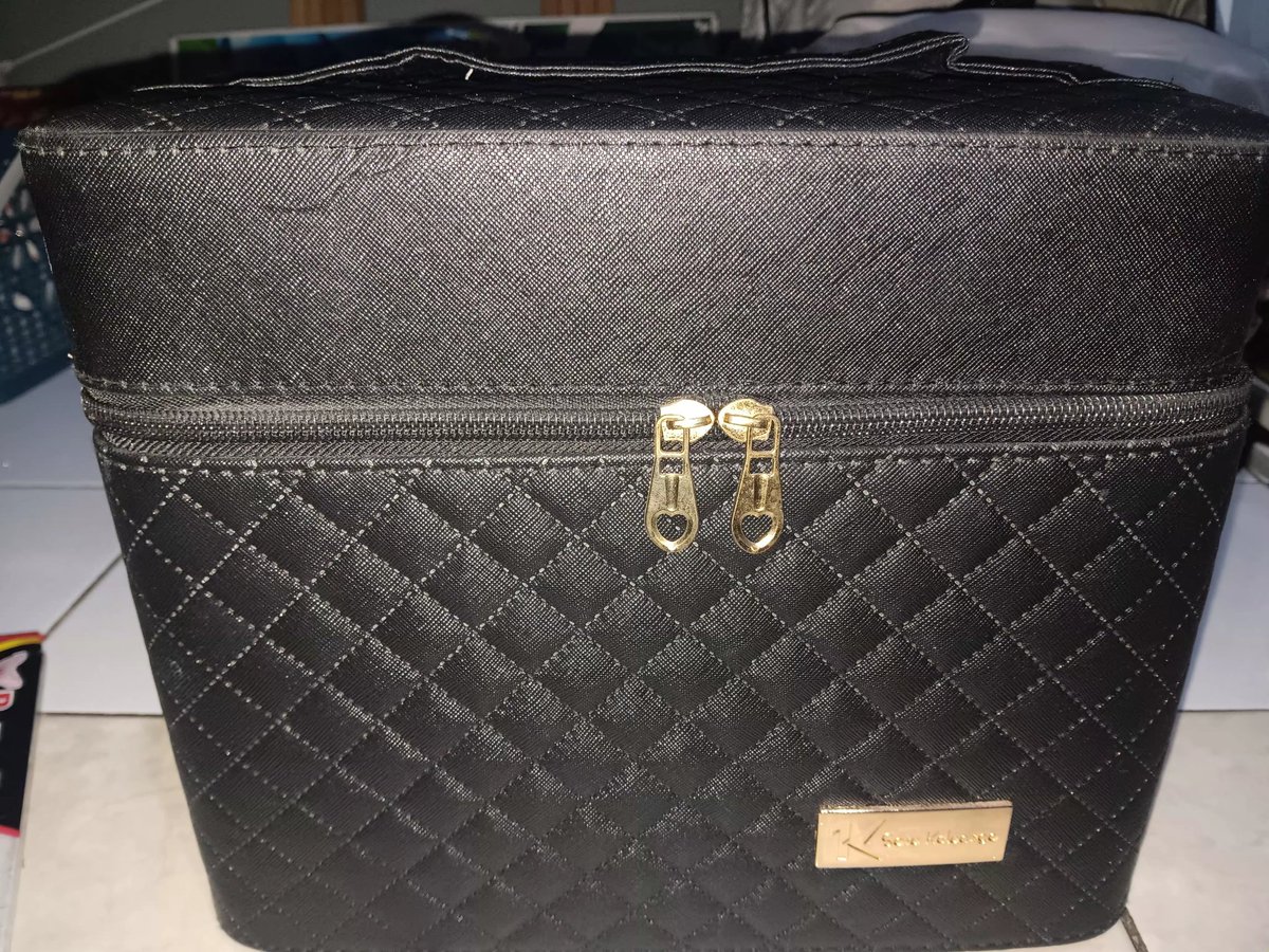 zhraatygf's tweet image. CALLING OUT ALL NEW MUA‼️Preeloved tas make up MUA, second like new, dipake sekali buat make up sendiri, condi masih mulus, more detail dm. ajaa, bisaa co oyen, 135rb ajaaa, bleh negooo

#MUA #NewMUA #Makeup #skincare