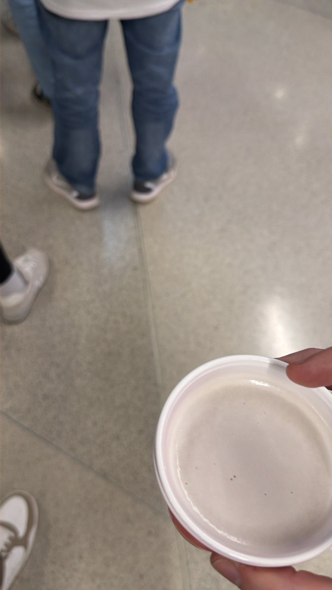 BHofferman51635's tweet image. Some stud just bought me my beers. Time to chug them and hop back in line. #expand