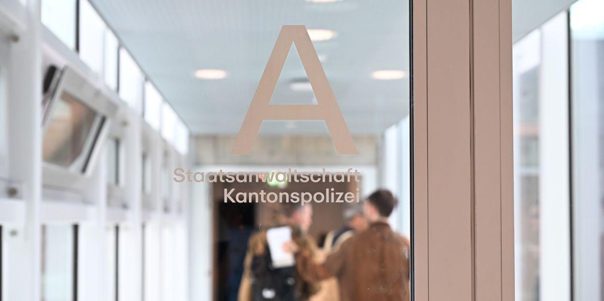Das Bundesgericht hat einen Wirt verurteilt, der sich einen Covid-Kredit über 50’000 Franken erschlichen hat. Tausende weiterer Verdachtsfälle belasten die Justiz bis heute. tagesanzeiger.ch/covid-kredite-…