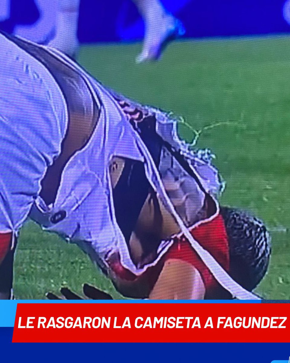 dnarvaez19's tweet photo. horrible calidad de las camisetas de santa fe, que pésima marca es FILA https://t.co/gwetacjMMp