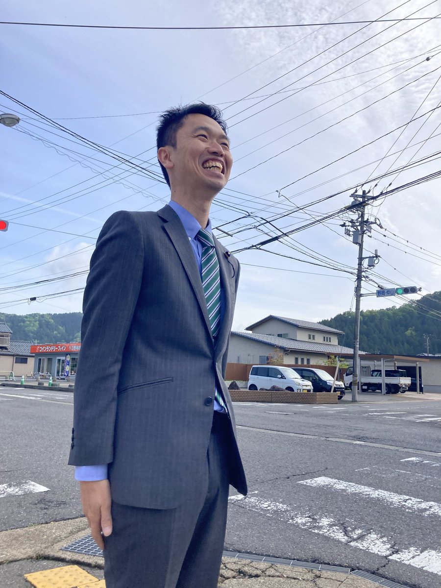 chun0308's tweet photo. おはようございます。朝の挨拶活
動！良い天気です。
どうか気をつけて、いってらっしゃい。
#越前市議会議員 #畑勝浩はたかつひろ さんも一緒に、元気をお届け。
写真はカメラマンでもある畑さんがスマホで撮ってくれました。

#街頭挨拶
#福井県議会議員
#ふくいの党 https://t.co/iQ0uW5Pxaf