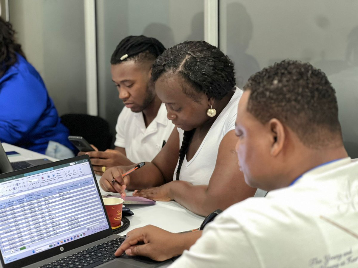 UAcuerdoPaz's tweet image. #Agenda 📌 | Continuamos en #Chocó con nuestra apuesta pedagógica con la Red Ciudadana Cuidar lo Público para Alcanzar la Paz 🌱. Con participación de 35 líderes y lideresas 👥 fortalecemos el control social y la participación para cuidar lo público en los territorios. 🧵1