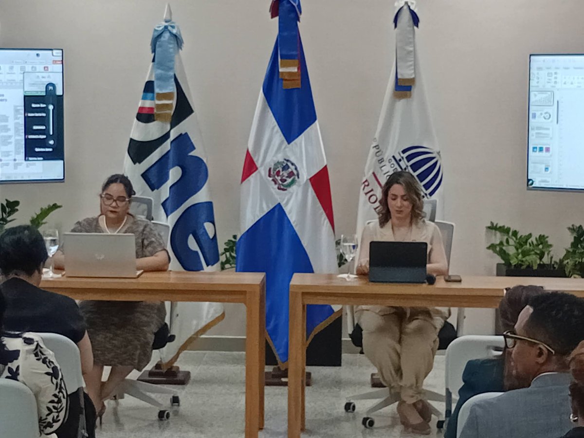 Claudio22573364's tweet photo. Parte de nuestro trabajo audiovisual para El Ministerio de la Mujer https://t.co/8jRiZ2cPMT