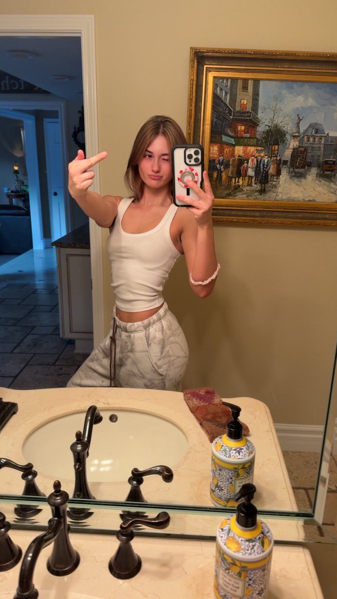 Ｌａｎａ tweet media