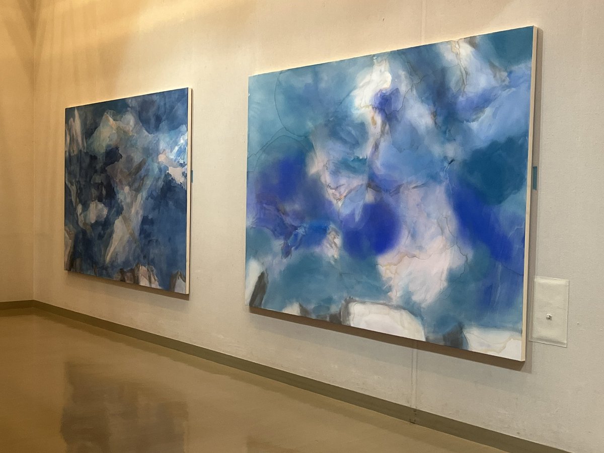 kure_bi's tweet photo. 29日から開幕の特別展「山口牧子ー地球の色を奏でる」
山口さんも来館され、準備が進んでいます😊
#呉市立美術館 https://t.co/w0hKUCW8mE