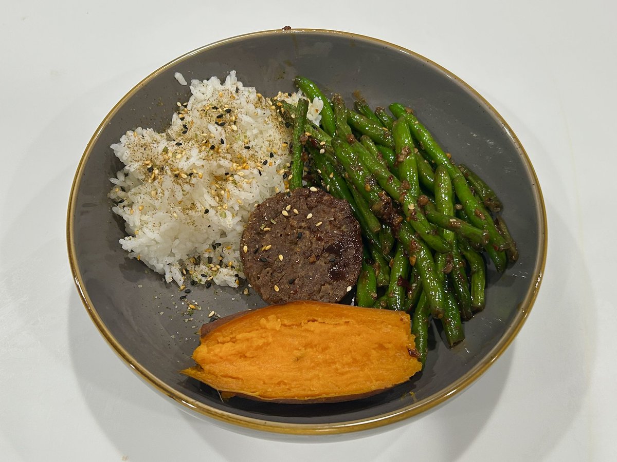 sofiaeats's tweet photo. delicious dinner i Love green beans!!!! https://t.co/reiZD93KpH