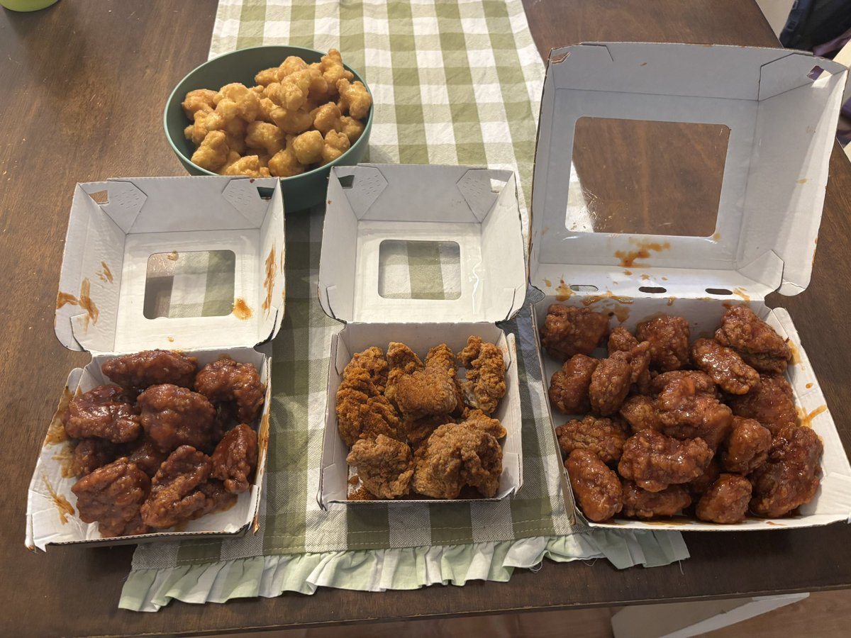 DougAnderson9's tweet photo. NFL Draft night calls for wings, caramel pop and me to pretend that I know more than 32 NFL GMs.

Lions need to get an offensive lineman. At worst, help in the secondary or at linebacker. 
Anything else will be a huge disappointment.
 @Lions #nfldraft #onepride https://t.co/tJUFyuuLjT