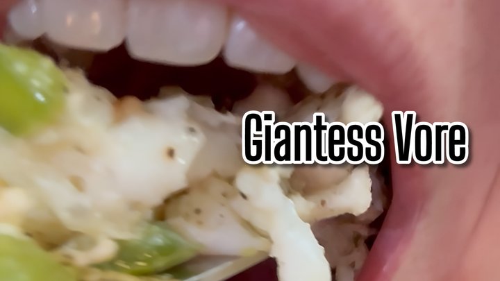 Giantess Vixie tweet media