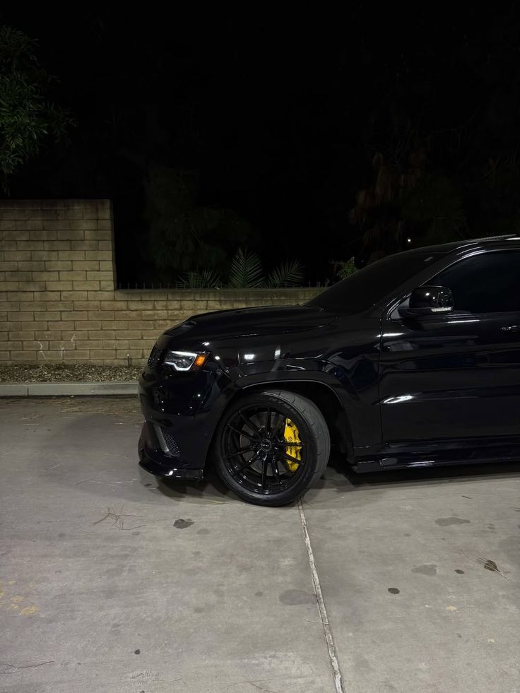 autochat360's tweet photo. Blacked Out Trackhawk🔥 https://t.co/PMowubCJwF