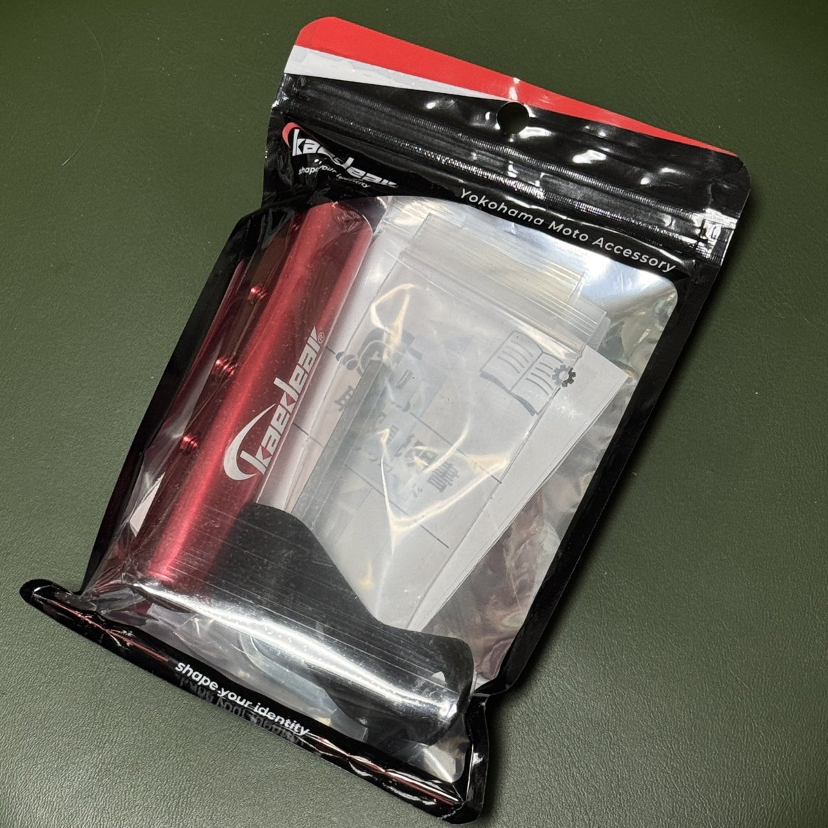 アクセサリーホルダー。カエディア。車体に合わせて赤にしてみた。（´ω｀）