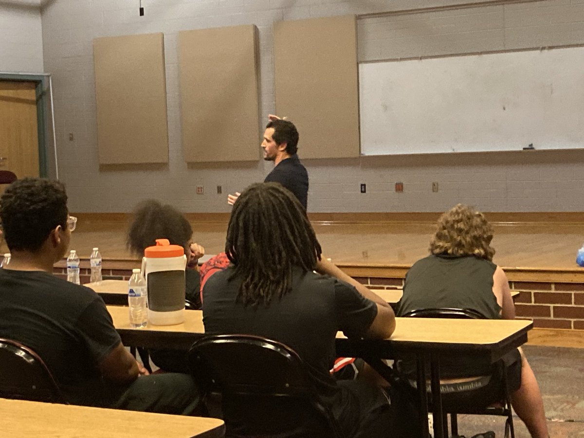 MHS_Warriors_FB's tweet image. A Warrior giving back to the Warriors. #family #warriorpride thank you for giving back to our guys and showing them anything is possible.  @CoachStinson804 @CoachMason_23 @ClaytorSonny @kburd18