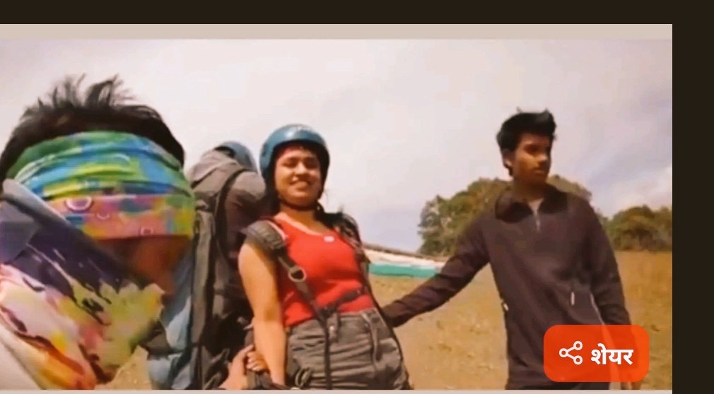 anilya550's tweet photo. सबकी किस्मत इस लड़की की जैसी नहीं होती,

जब भी adventure की बात आती है सभी का मन होता है कुछ नया अनुभव करने का,

 लड़की पैराग्लाइडिन के लिए तैयार होती हैं, लेकिन उसका ये एडवेंचर,
डर, मौत का अनुभव और शोर में बदल गया,

उड़ान भरते ही लड़की एक पेड़ पर अटक गई हालांकि जान बच गई लेकिन.. https://t.co/4X86slVWEh