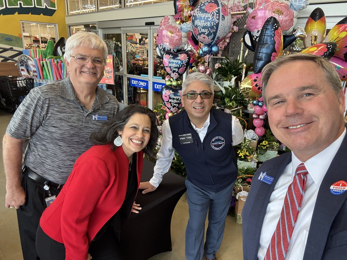 Frogman87's tweet image. The Midlothian Tom Thumb ribbon cutting was tonight.  It was a great time celebrating a new business partner in our community. The store is across the intersection from Heritage HS and officially opens tomorrow morning.  #MISDProud #InspiringExcellence