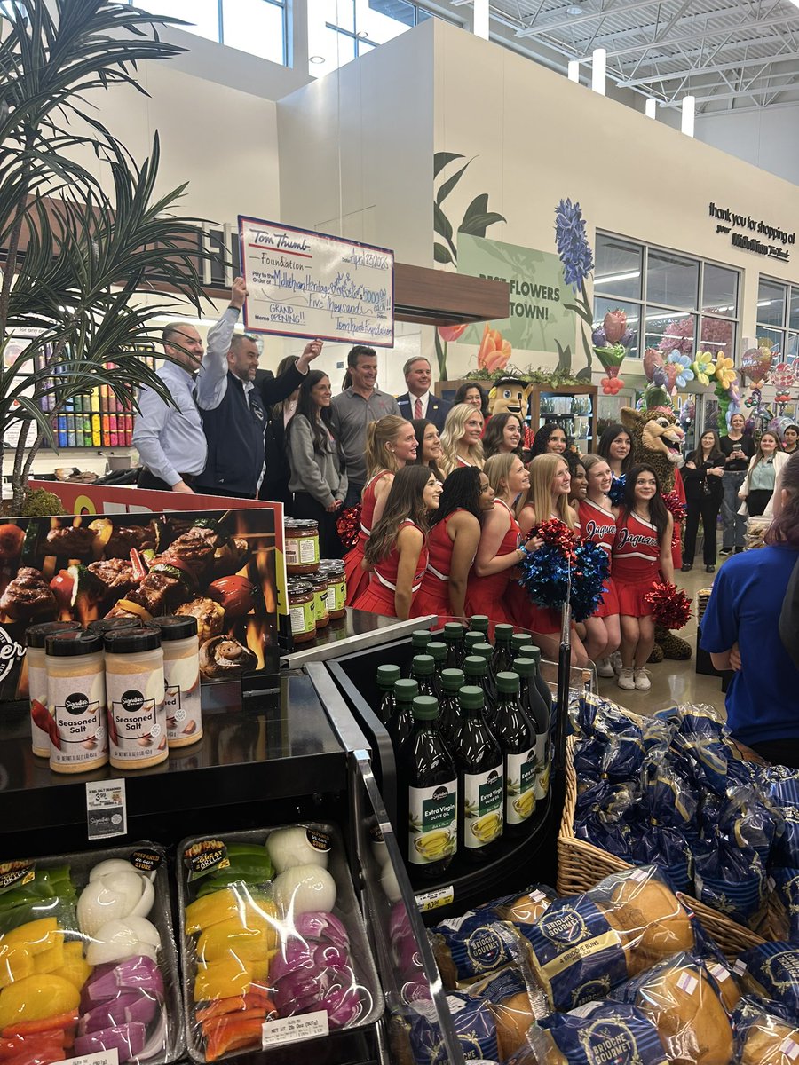 Frogman87's tweet image. The Midlothian Tom Thumb ribbon cutting was tonight.  It was a great time celebrating a new business partner in our community. The store is across the intersection from Heritage HS and officially opens tomorrow morning.  #MISDProud #InspiringExcellence