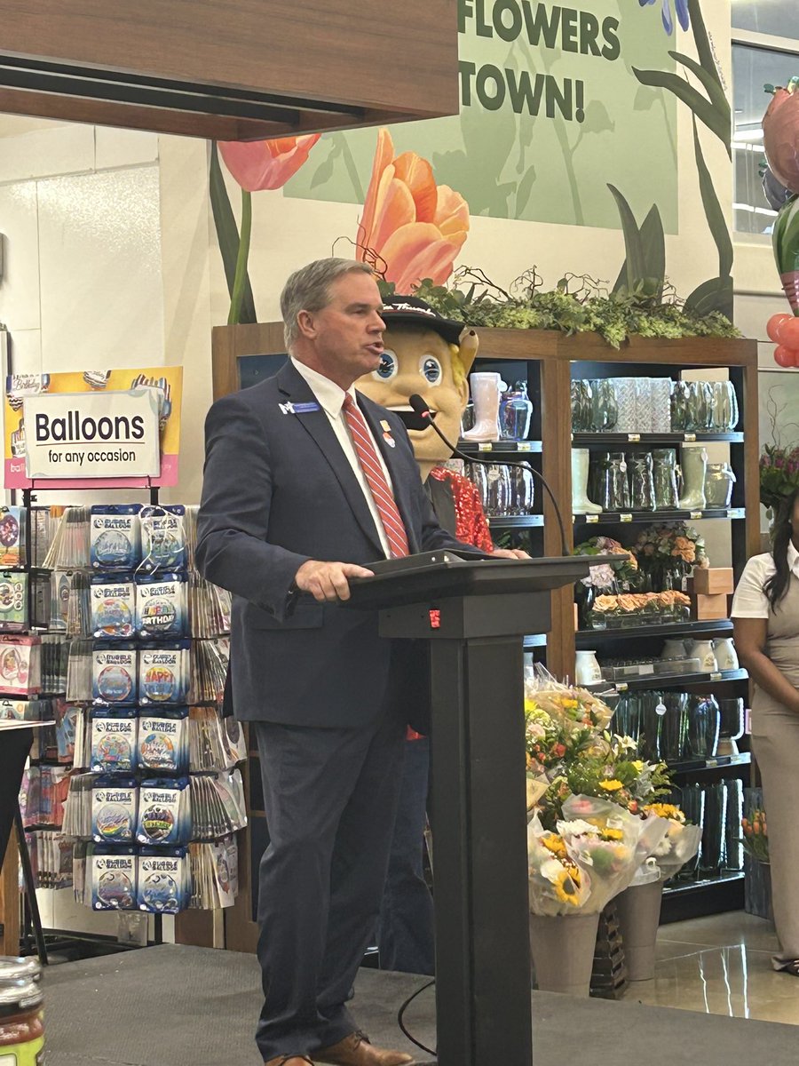 Frogman87's tweet image. The Midlothian Tom Thumb ribbon cutting was tonight.  It was a great time celebrating a new business partner in our community. The store is across the intersection from Heritage HS and officially opens tomorrow morning.  #MISDProud #InspiringExcellence