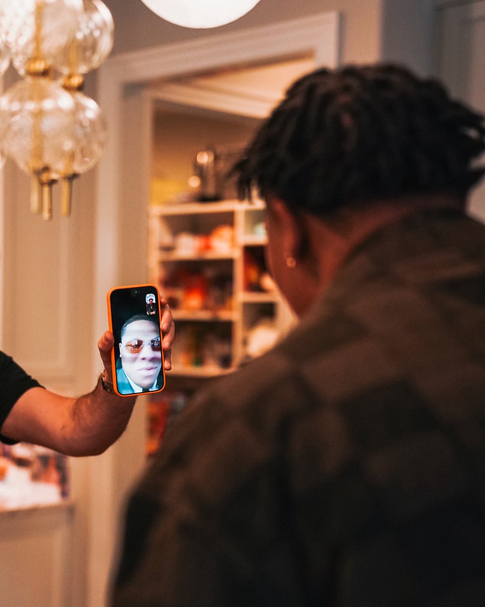 ClemsonFB's tweet image. .@35Pwoo 👋📱👋 @tomarrion 

#ALLIN | #NFLDraft