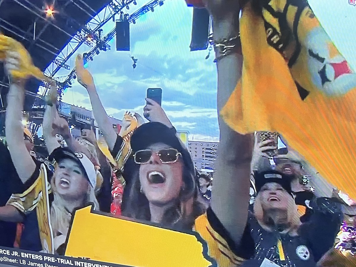 goteamjohn's tweet photo. @RealBrittBaker @_BigBen7 @steelernation @steelers https://t.co/dZqb5WDrBi