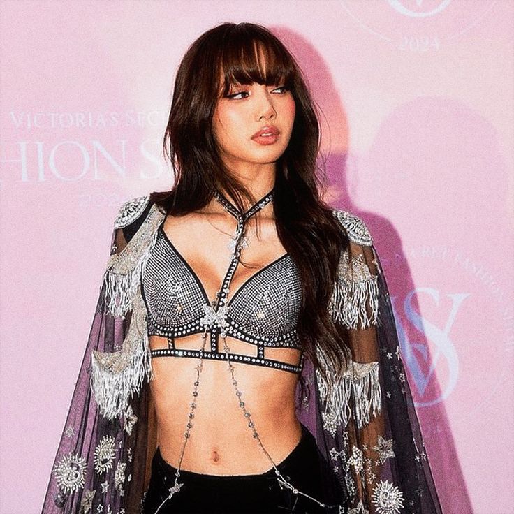 🖤 LALISA (LISA) 🩷 tweet media