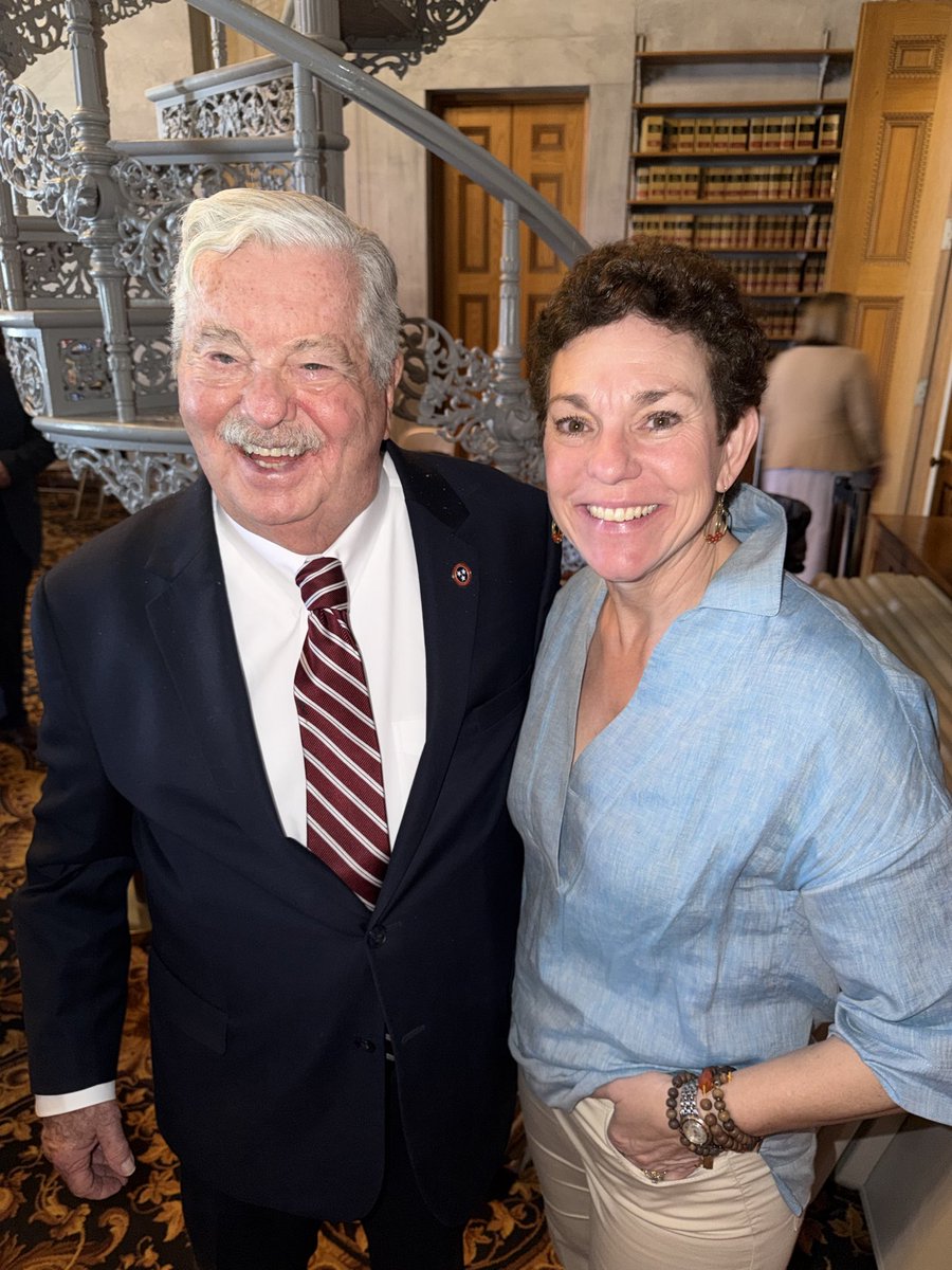 MandyYoung5's tweet photo. @ltgovmcnally was a family friend since I was a teenager.  He has served this state for 49 years!  We have to thank him for his service and to his family for their sacrifice!  #loyalservant #leadership #friendship #thankful https://t.co/cMP17h2db9