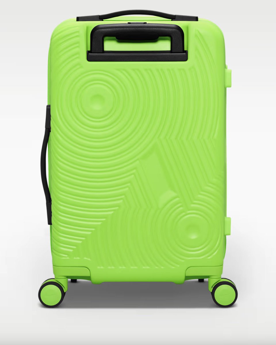 SOLELINKS's tweet photo. Ad: Nike Hardshell Luggages

Carry-On 22"
Electric Green:https://t.co/Ve6HKBJTkS

Black
Revolve:https://t.co/lErcN3Grbm
FWRD:https://t.co/R7ILTCrwRK

Large Checked 29"
DSG:https://t.co/2u9Kg49HoI
ATR:https://t.co/uio08MKAih https://t.co/67pvPIsGY4