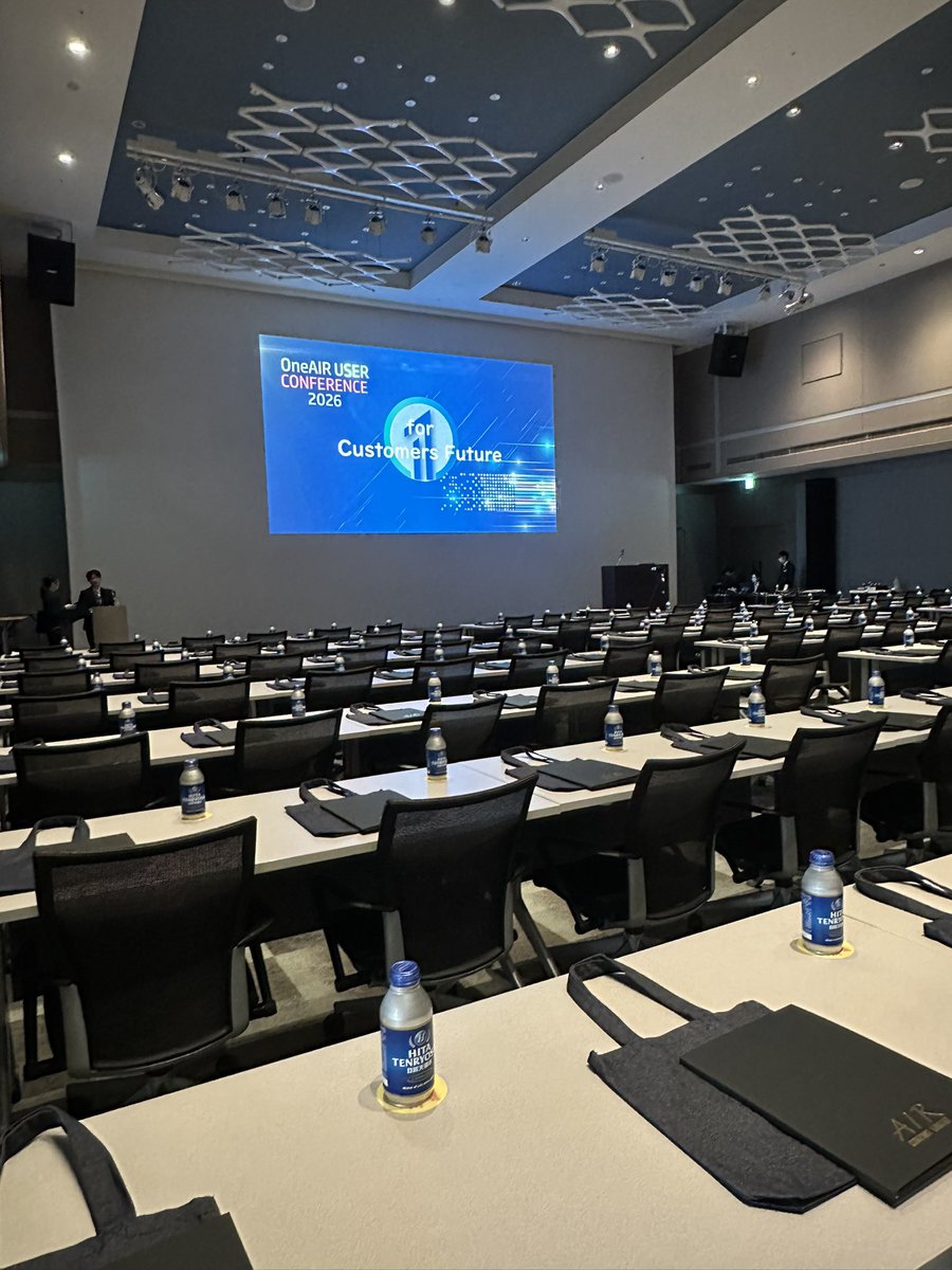 air_recruit's tweet image. ＼年に1度のユーザー会を開催💁‍♀️／ 

弊社のお客様にお集まりいただき、
セキュリティやAIに関する取り組みの
情報交換を行いました🌱

リアルな声が飛び交う、
とても有意義な時間となりました☀️

詳細はまたシェアします〜！

#27卒 #IT #AI #採用
#企業公式つぶやき部 
#企業公式相互フォロー祭り