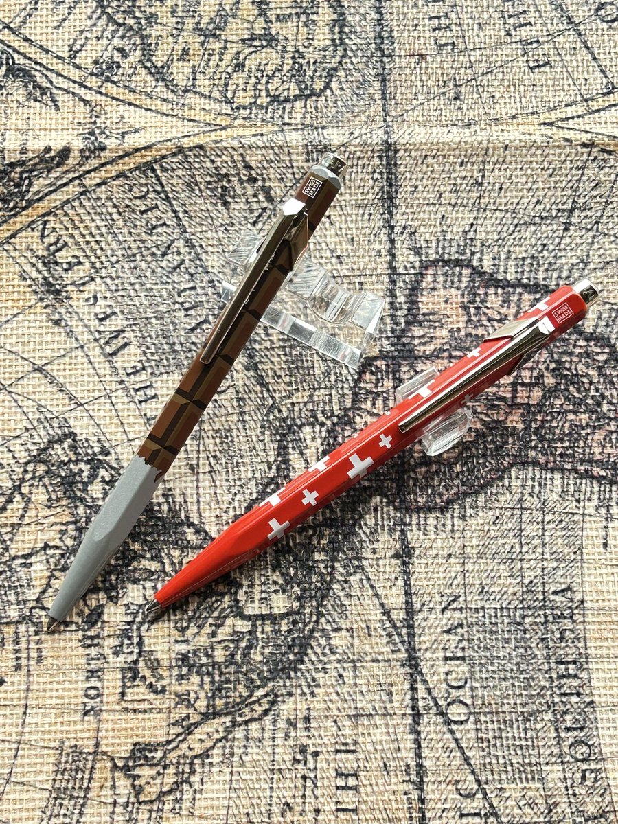 カランダッシュ ボールペン
チョコレート🍫好きな方へ
849ポップライン
◆チョコレート
◆スイス🇨🇭フラッグ
各7,810円
富士山の麓 ペンネジュークへ