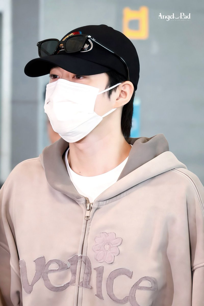 260424 ICN 출발

#수호 #SUHO #준면 #김준면 #金俊勉 #スホ 
#EXO  #엑소