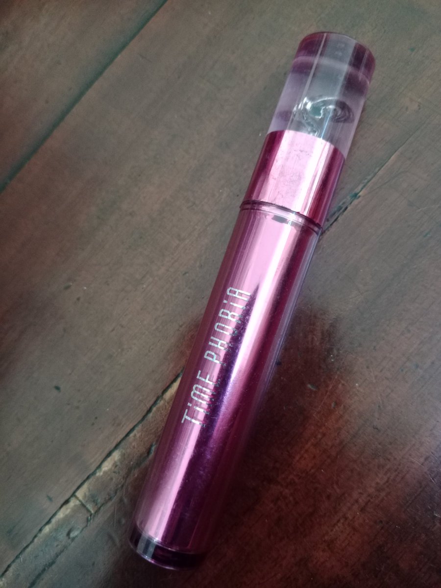 Asfuriyah01's tweet photo. I like the color, but not the stain 😌 https://t.co/pELk8CQw7E
