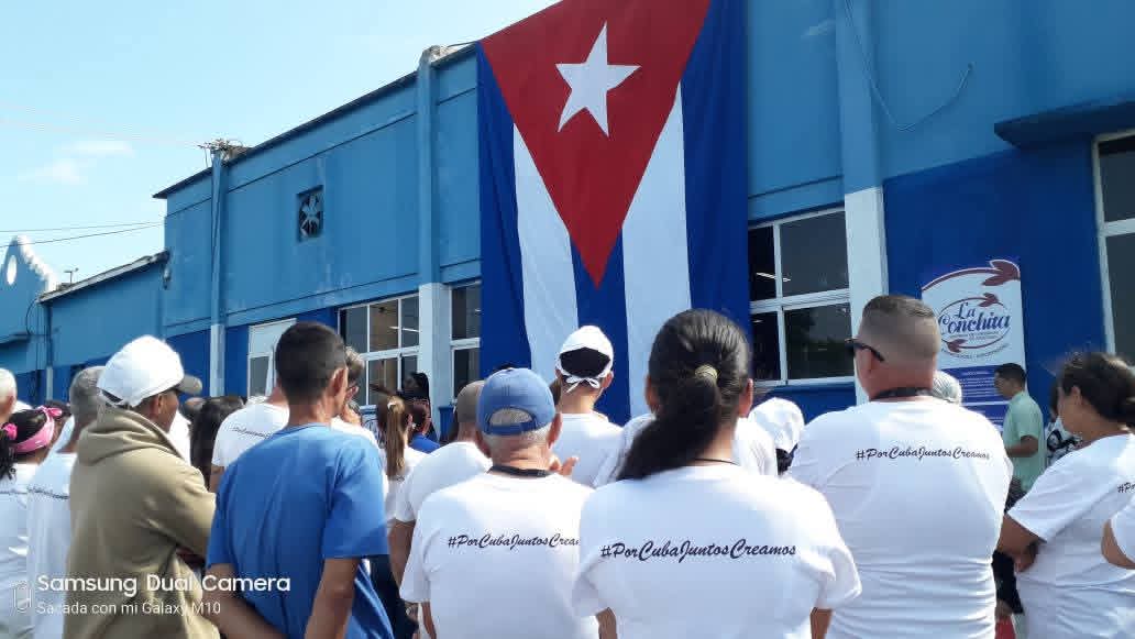 Trabajadores de la emblemática Empresa de Conservas de Vegetales, firman por la paz y la defensa de #Cuba #MiFirmaPorLaPatria #PinardelRío