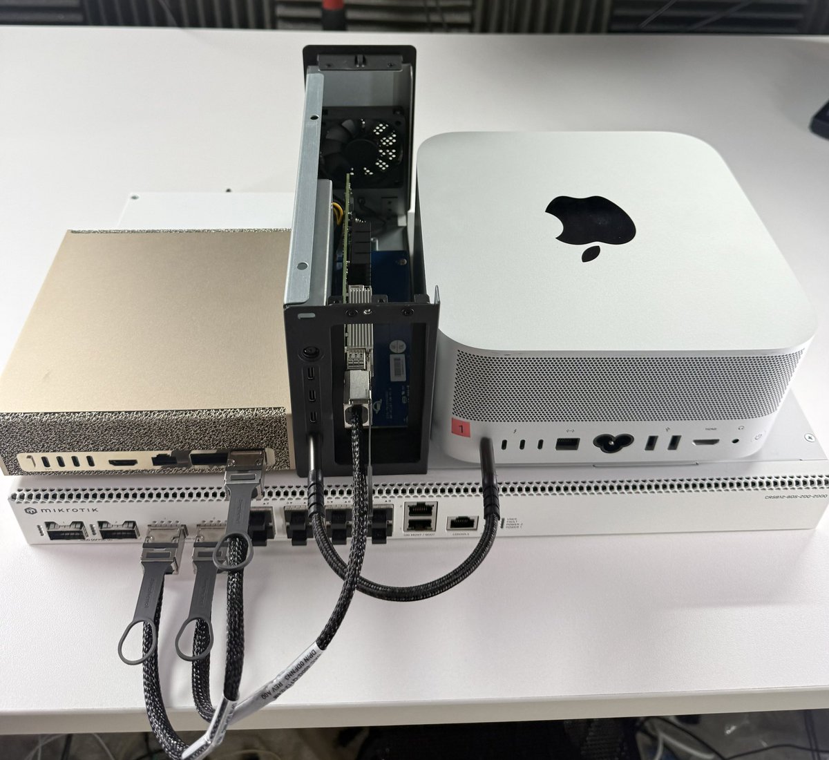 Alex Ziskind tweet media