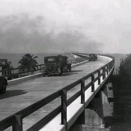 BeachFrmFL's tweet image. Seven Mile Bridge in the #Florida Keys - 1930s