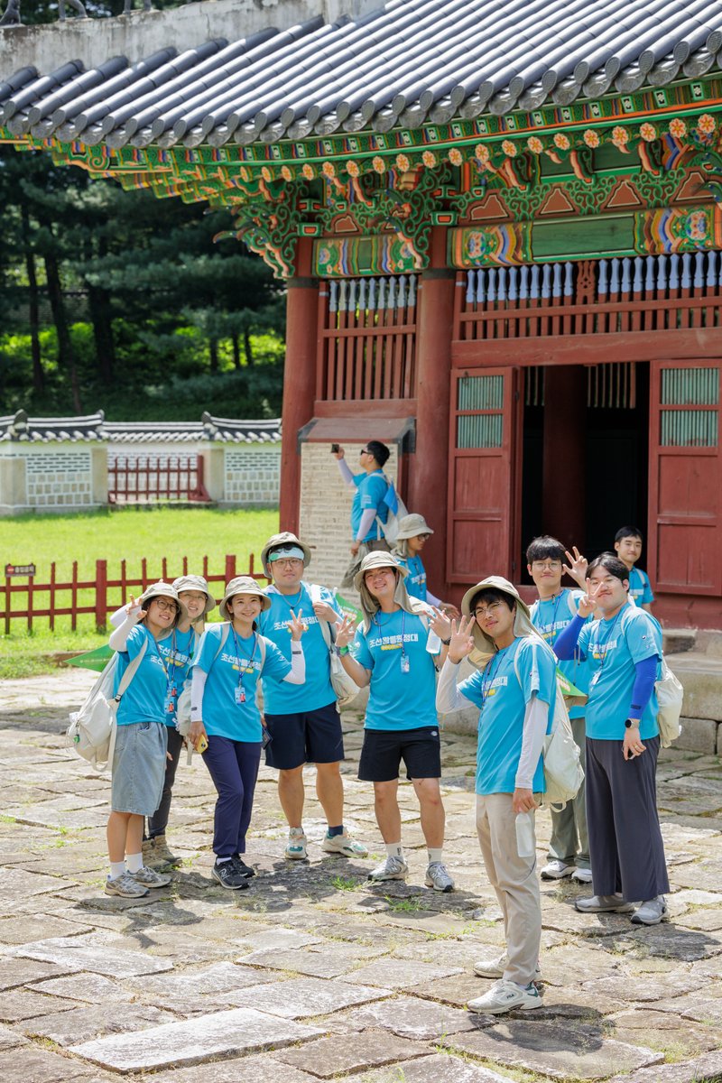 KHeritageAgency's tweet photo. 👣걸어서 왕릉속으로~ 조선왕릉 원정대! ⏰모집 안내
유네스코 세계유산, 조선왕릉. 이름은 익숙하지만 직접 가보고, 기록하고, 알리는 경험은 흔치 않죠.
6박 7일 동안 조선왕릉을 직접 방문하고 그 역사와 가치를 콘텐츠로 남기는 특별한 여정, <조선왕릉 원정대>에 도전해 보세요!

▁
https://t.co/LR8JG2LdaF

✍️ 모집 기간 : 2026.4.20.(월)-5.10.(일)
🙋 모집 인원 : 40명
 📢 모집 대상 : 만 19세-39세, 역사·콘텐츠 제작·SNS 홍보에 관심 있는 청년
 📅활동 기간 : 2026.6.22.(월)-6.28.(일) / 6박 7일