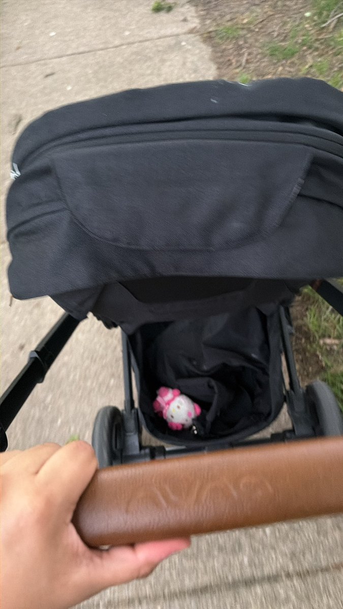 teawithcyborgz's tweet photo. Never thought I’d find out about Harry being engaged while I’m walking my toddler😭😭 https://t.co/qOdY89Ouga