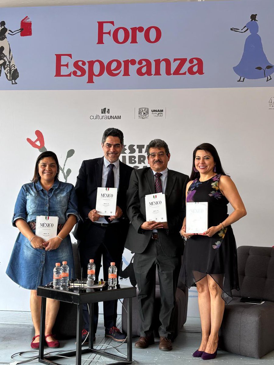 Acervo_SREmx's tweet photo. 📖🌹Hoy se presentó en la #FeriaLibroyRosa, el libro “MÉXICO Mediador clave en América Latina”.
🗣️Participaron @RobertoDeLeonHu, @LauMorenoRodri y @Helietta_GoHe. Moderó @JoaquinLozanoT
💫 ¡Gracias por acompañaos!
Adquiérelo en el stand 60 de la @SRE_mx https://t.co/StSA3NkwHX
