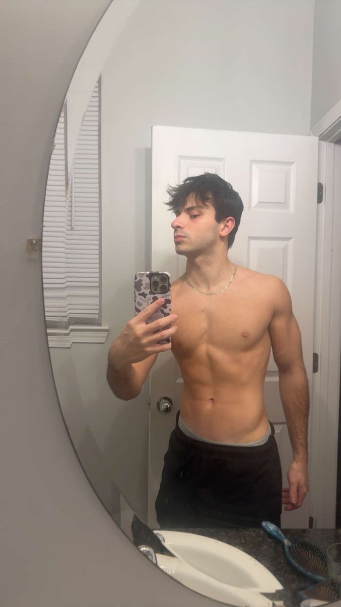 nik0vale's tweet photo. HMU for drain

https://t.co/22wo6Rdaiq

 #abs #muscles #gay #straight #findom #domination #onlyfans #gymbro #alpha https://t.co/lPaspXYRCC