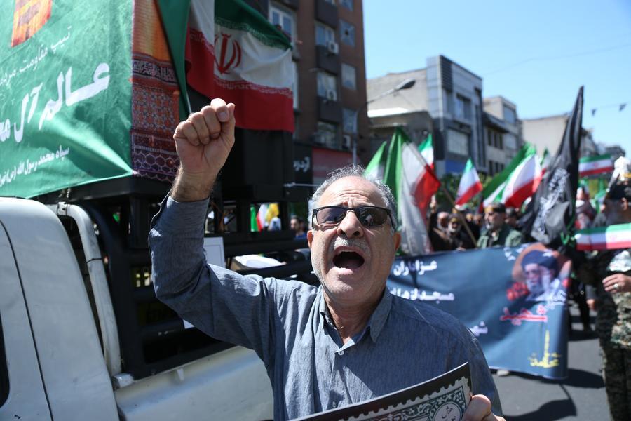 XHNews's tweet image. Latest on #MiddleEast tensions:
- Iran's leadership projects unity, vows retaliation amid reports of internal rifts
- Trump says no rush to end Iran war, U.S. citizens to pay more for gasoline
- Trump says ceasefire between Israel, Lebanon to be extended by 3 weeks
- U.S. stocks