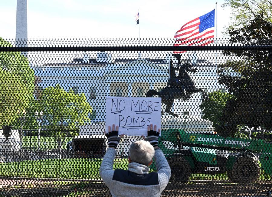 XHNews's tweet image. Latest on #MiddleEast tensions:
- Iran's leadership projects unity, vows retaliation amid reports of internal rifts
- Trump says no rush to end Iran war, U.S. citizens to pay more for gasoline
- Trump says ceasefire between Israel, Lebanon to be extended by 3 weeks
- U.S. stocks